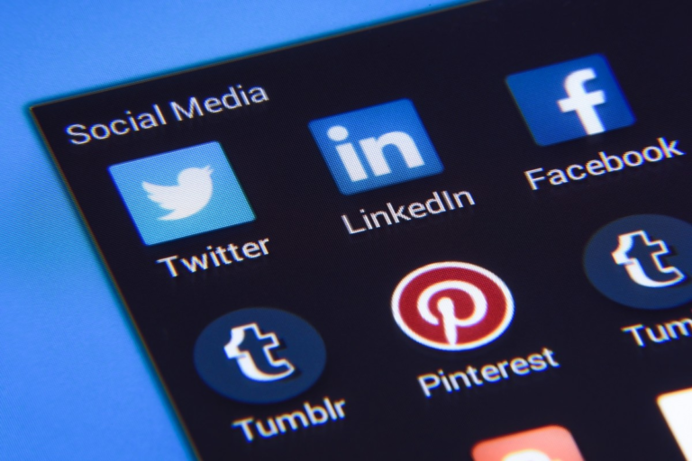 Сбои в работе Instagram, Facebook, WhatsApp и других приложениях