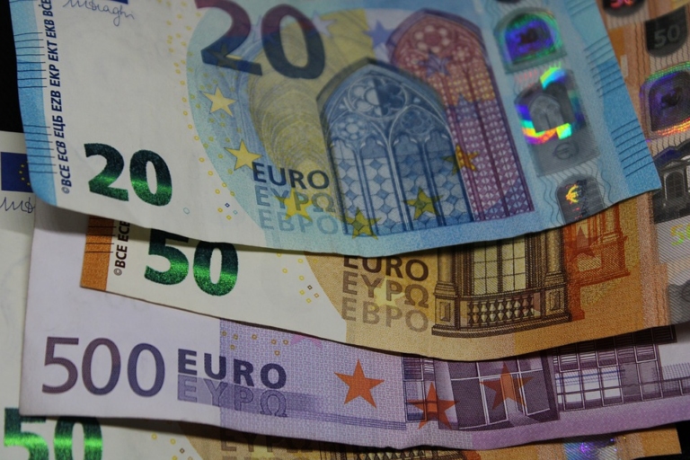 Коалиция не против поднять минимальную зарплату до 500 евро