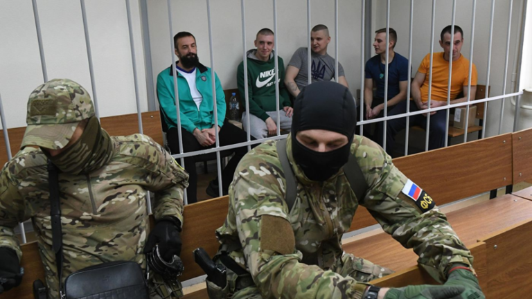 Россия продлила арест украинских моряков