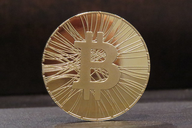 Продолжает ползти вверх: курс Bitcoin вырос на 58% за последний год