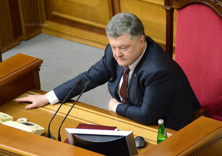 Порошенко заявил о своей готовности пройти детектор лжи в прямом эфире