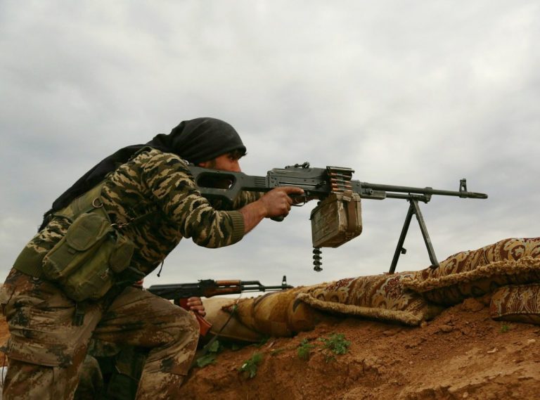 В результате столкновений в Сирии погибло 23 местных военных