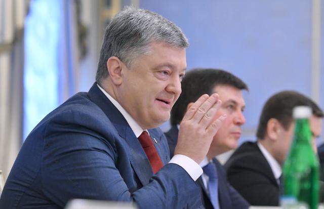 Миллиардер из США обвиняет Порошенко в выведении с Украины не менее 8 млрд долларов