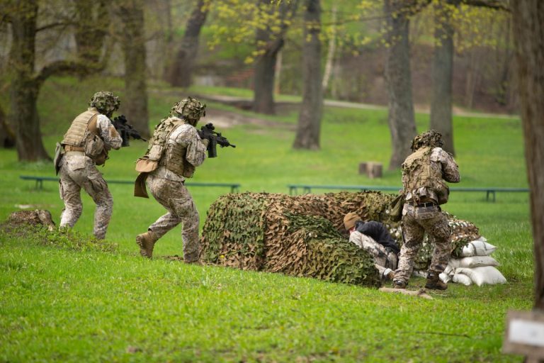 В Риге пройдут военные учения: стрелять не будут