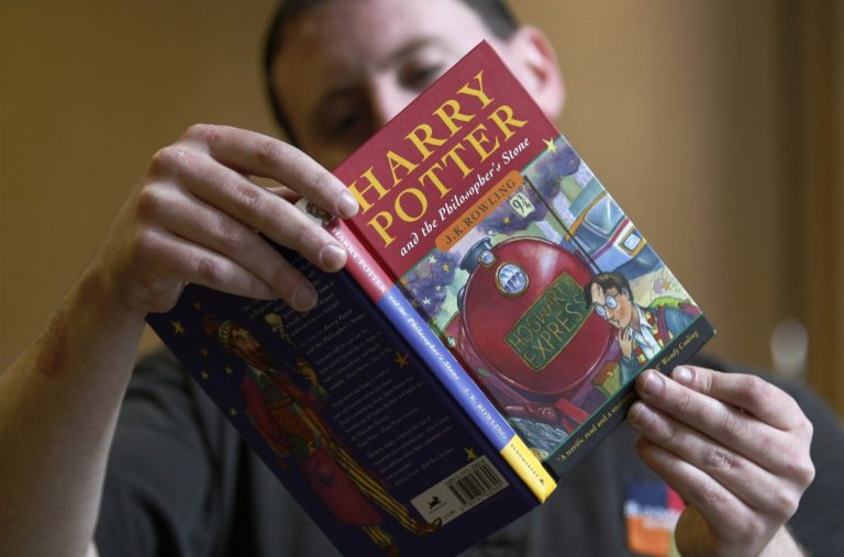 Книгу о «Гарри Поттере» из первого тиража продали за 35 тысяч долларов, бывший владелец купил ее за 1 фунт