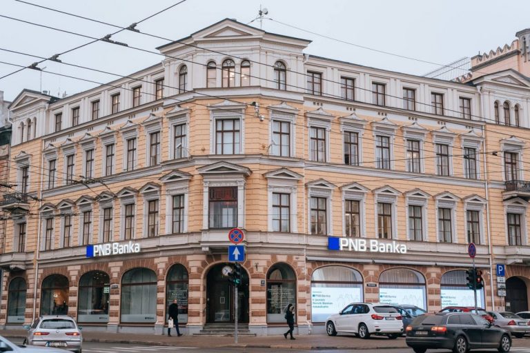 Экс-министр экономики: часть общества в восторге от закрытия PNB Banka