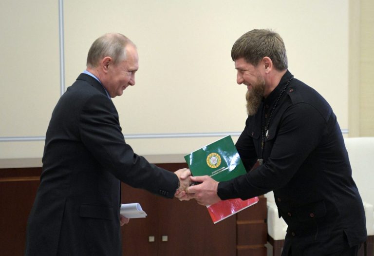 Поднял Россию с колен: Кадыров поздравил Путина с 20-летием прихода к власти