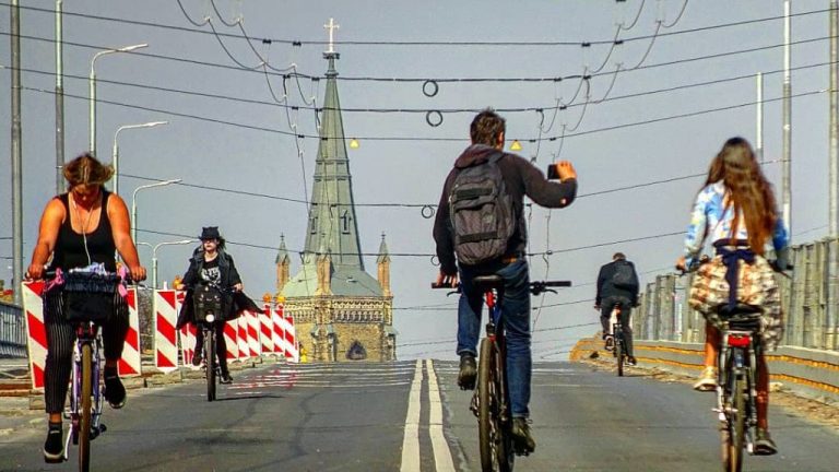 Велосипедисты: не хотим, чтобы за каждым из нас стояло по полицейскому