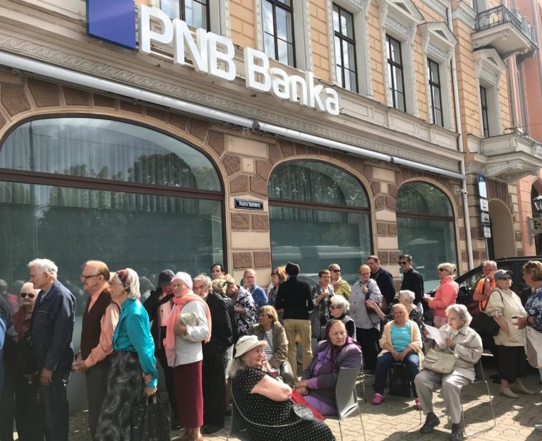 Более 4000 клиентов PNB Banka вернули свои деньги
