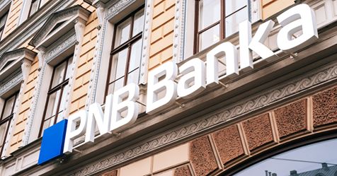 Получателей пенсий и пособий просят прийти за своими деньгами в филиалы PNB Banka (СПИСОК)