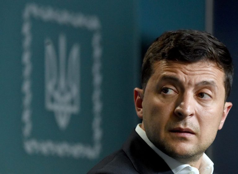 Зеленский упростил получение гражданства Украины для россиян