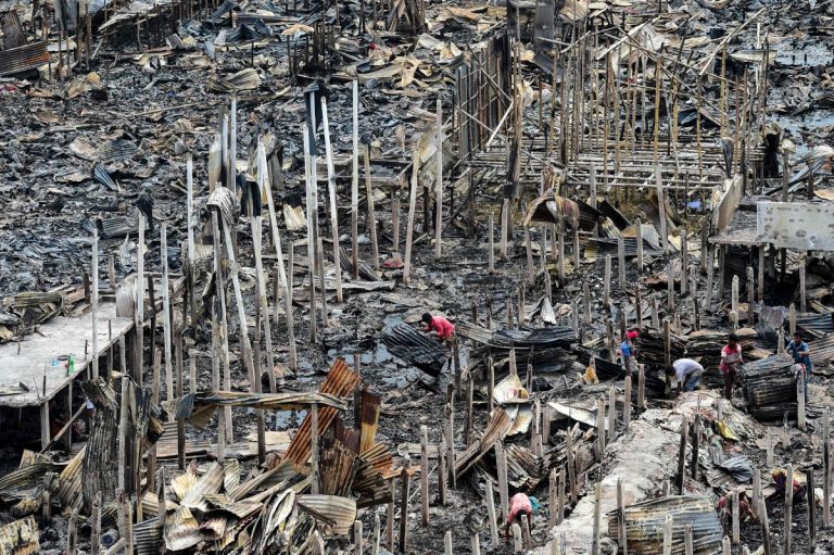 Пожар в Бангладеше: 10 тысяч человек остались без жилья