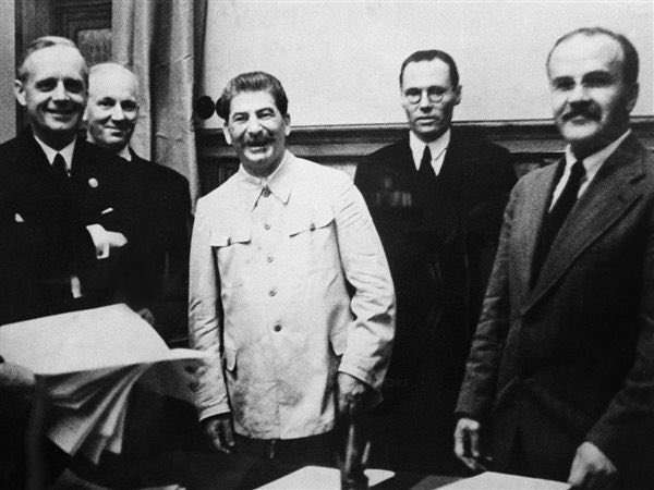 Ринкевич: 80 лет назад Сталин и Гитлер обрекли Латвию на долгие годы оккупации