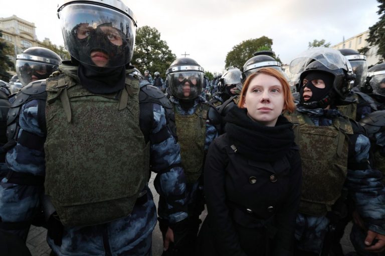 В связи с митингами в Москве задержали 256 человек