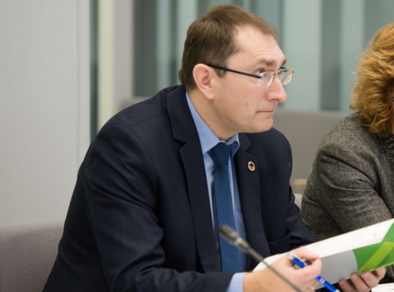Министр о ремонте дорог: я тоже не хочу повышения налогов, но надо найти 80 млн евро!