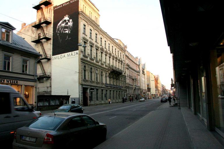 Суд запретил VNĪ заключать договор на ремонт Нового Рижского театра с другим подрядчиком