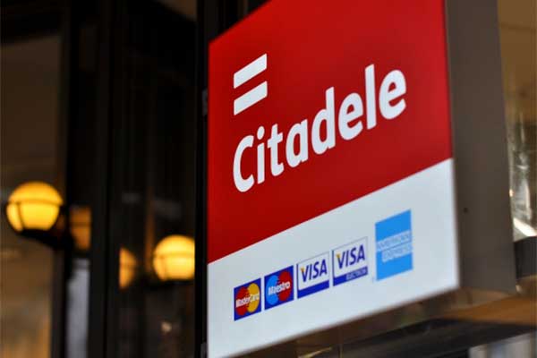 Украли карточку — беги в банк! В Citadele невозможно дозвониться