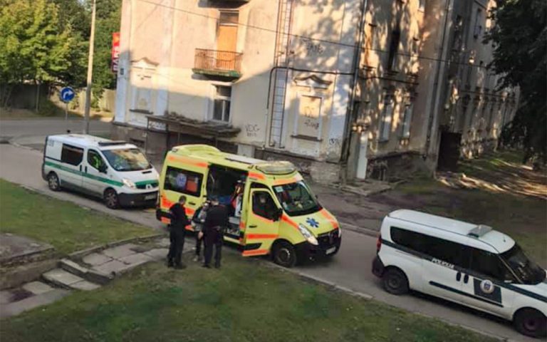 Стрельба в Вецмилгрависе: мужчине вызвали «скорую»
