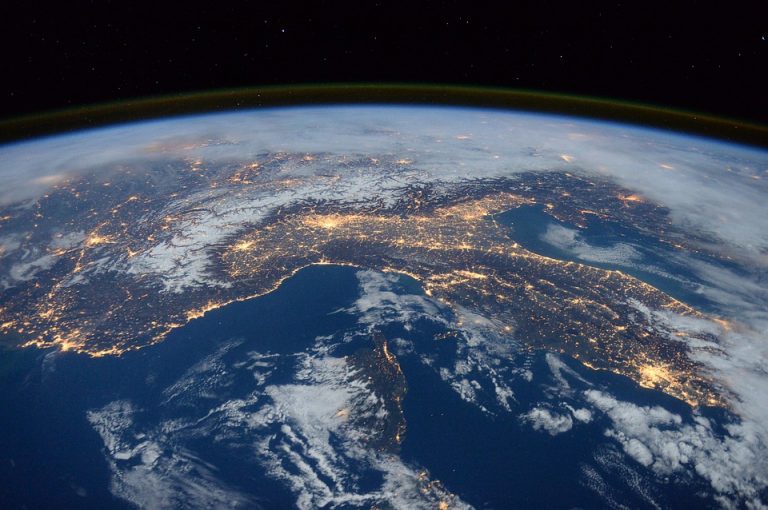 Жена против жены? NASA расследует преступление в космосе