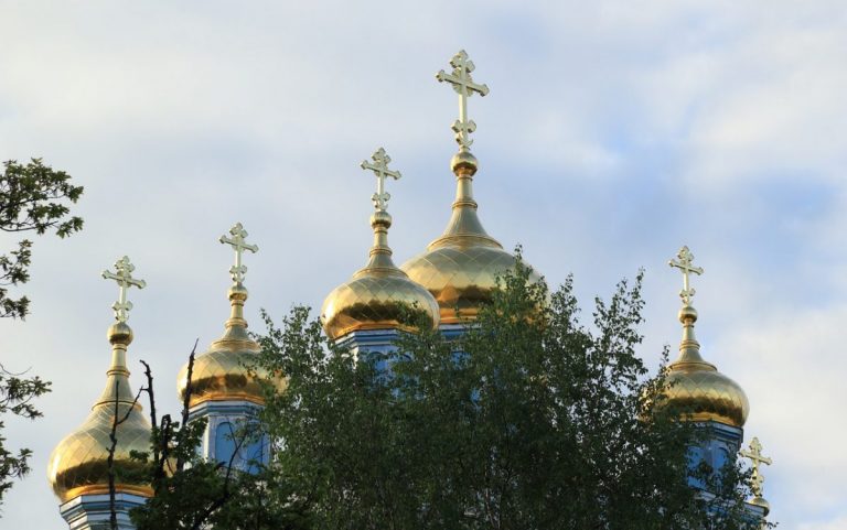 Три четверти жителей Латвии верят в Бога