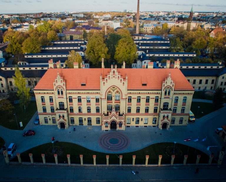 Ущерб в 9500 евро: члена правления 1-ой больницы Севастьянова обвиняют в мошенничестве