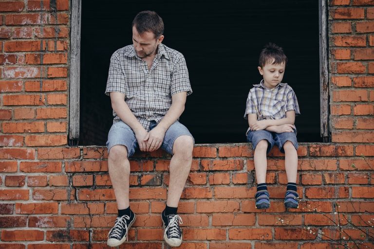 Обманутый британец подал в суд на родившую от любовника жену