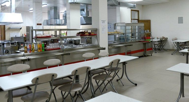 Передумали! За обеды в начальной школе продолжит платить государство