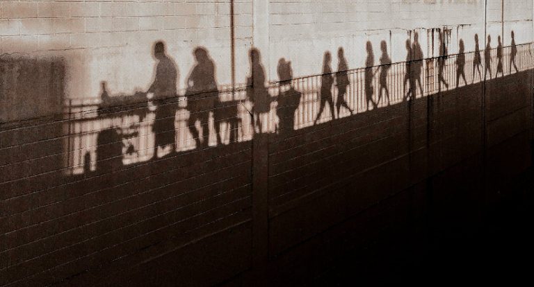 «Политики, услышьте нас, мы не враги!»: латвийцы нашли ошибку в бюджете