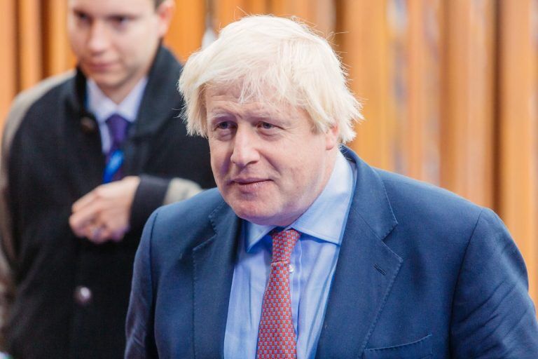 Brexit неизбежен? Борис Джонсон намерен проигнорировать закон, подписанный королевой
