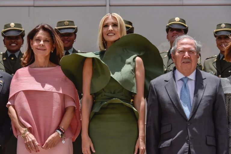 Над платьем Иванки Трамп пошутил ветер. Теперь она стала героиней фотошоп битвы