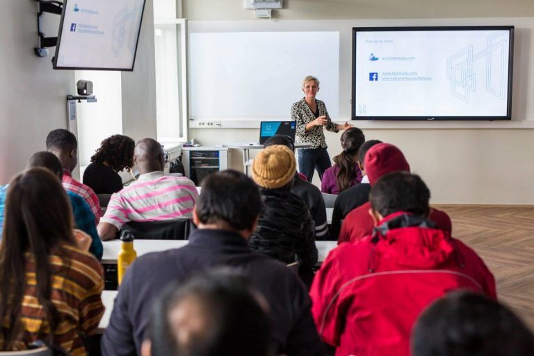 Эстонский университет: из-за нового закона русскоязычные студенты из Латвии переедут к нам