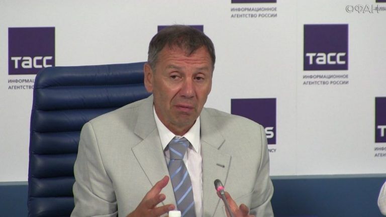 «Русский язык должен стать государственным»: политолог назвал Латвию русофобской