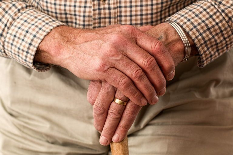 Депутаты отказались от идеи доставлять пенсии на дом только 80-летним