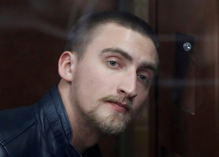 Российского актера, осужденного за вывих плеча омоновца, освободили из-под стражи