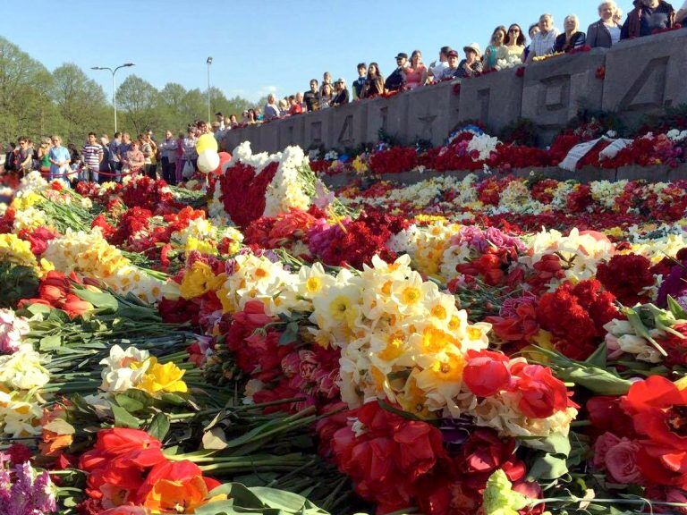 Суд вынес решение за использование 9 мая флага СССР в Риге и Даугавпилсе