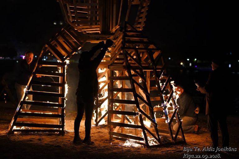 Концерт и большой костер: в Риге отпразднуют День единства балтов