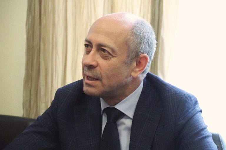 Председатель, три советника и четыре помощницы: Буров укомплектовал свое бюро