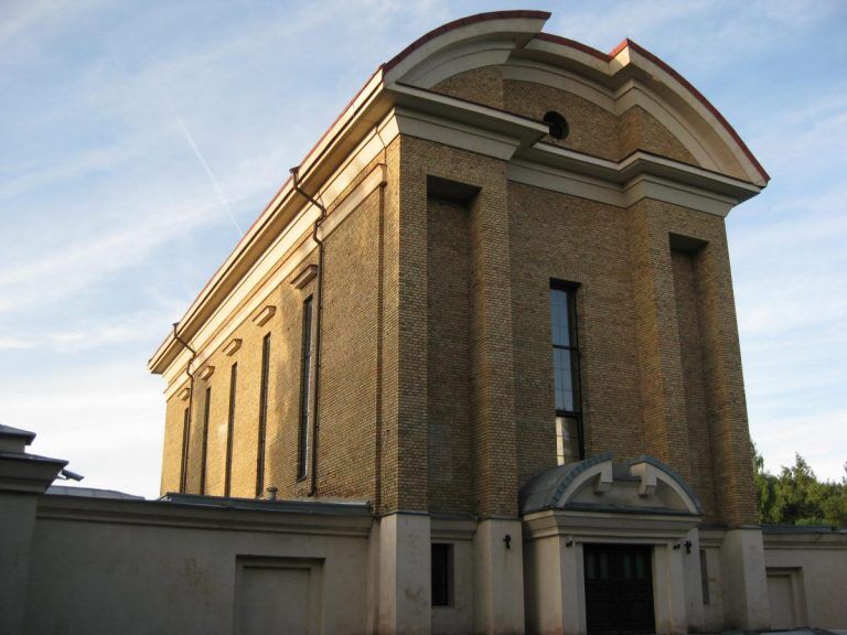 Рижский крематорий будет работать меньше из-за прохудившейся крыши