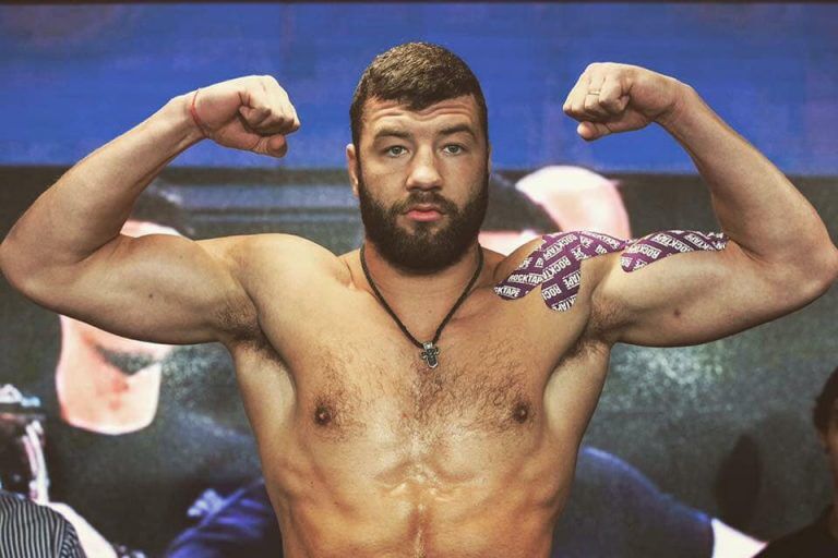 Титулованный латвийский кикбоксер проведет бой по MMA против россиянина