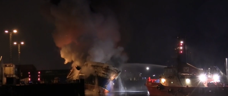 В Норвегии загорелся российский траулер: пострадало 12 человек