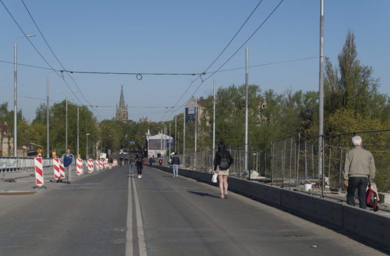 Готовьтесь к изменениям движения: возобновлены работы на Деглавском мосту