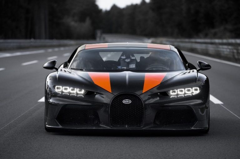 Bugatti Chiron побил рекорд скорости! Пилоту удалось разогнаться почти до 500 км/ч