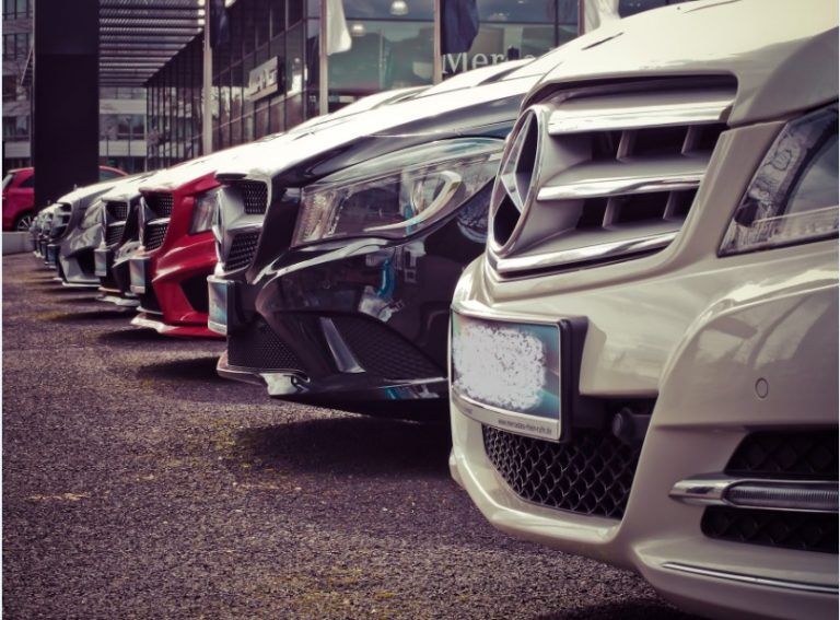 Mercedes, BMW, Lexus: распродажа машин класса люкс от Olainfarm