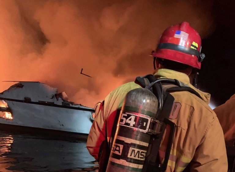 Более 25 человек заживо сгорели на яхте в Калифорнии