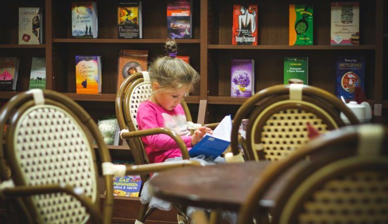 Книжное кафе: встречи, лекции и чтения — что не пропустить в сентябре