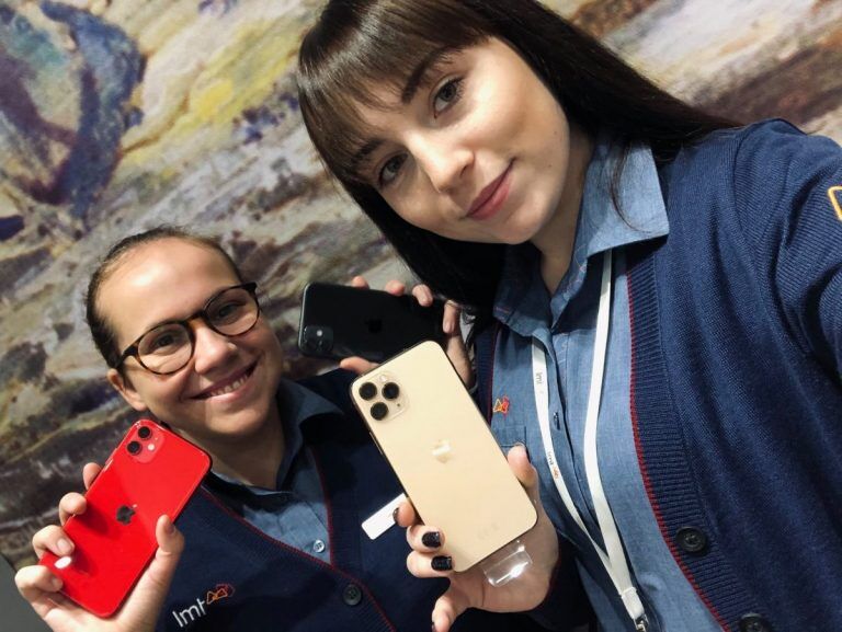 Рижане за три дня смели с полок новые модели iPhone