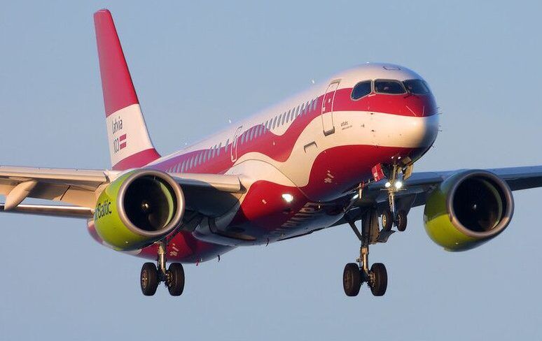 «Стресс и унижение!»: театрального критика не пустили на борт самолета, airBaltic вину не признает