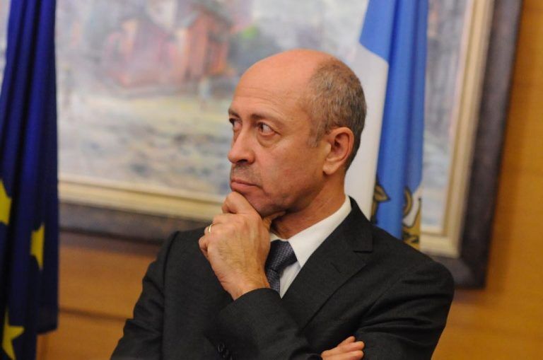 Мэр Риги созвал собрание, чтобы обсудить обвал потолка в доме