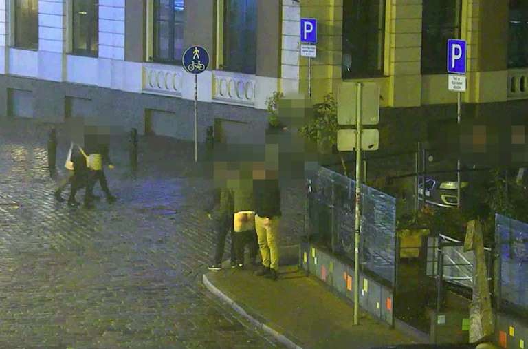 «Снял штаны и показал хозяйство»: в Старой Риге оштрафовали польского фана