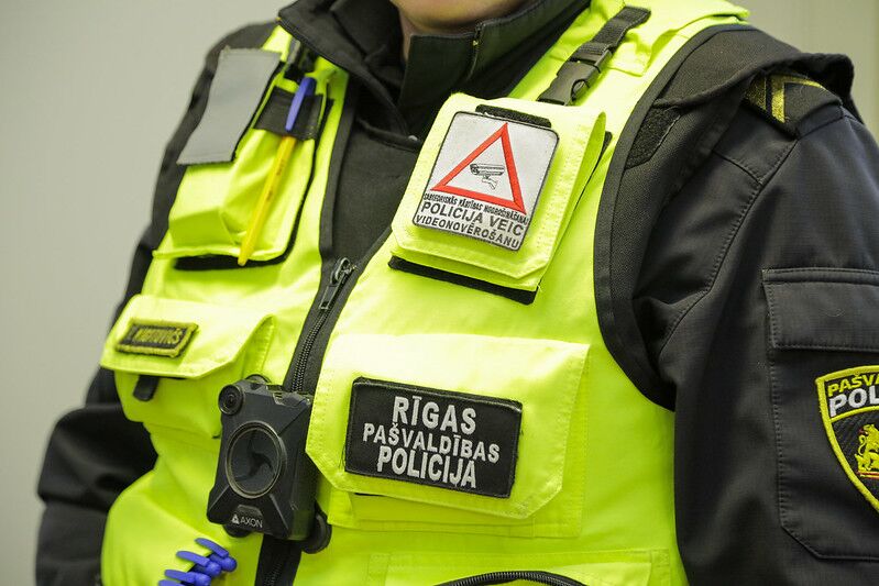 Мать дала пощечину ребенку в одном из рижских магазинов, очевидцы вызвали полицию 